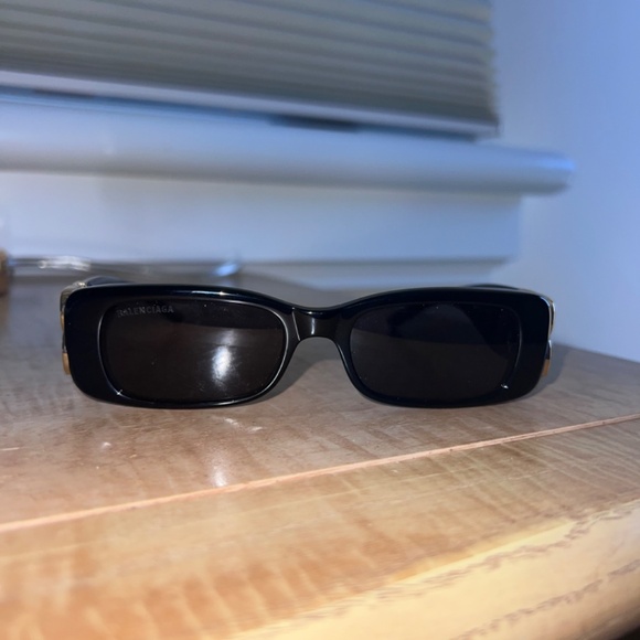 BALENCIAGA Sunglasses - Picture 6 of 9